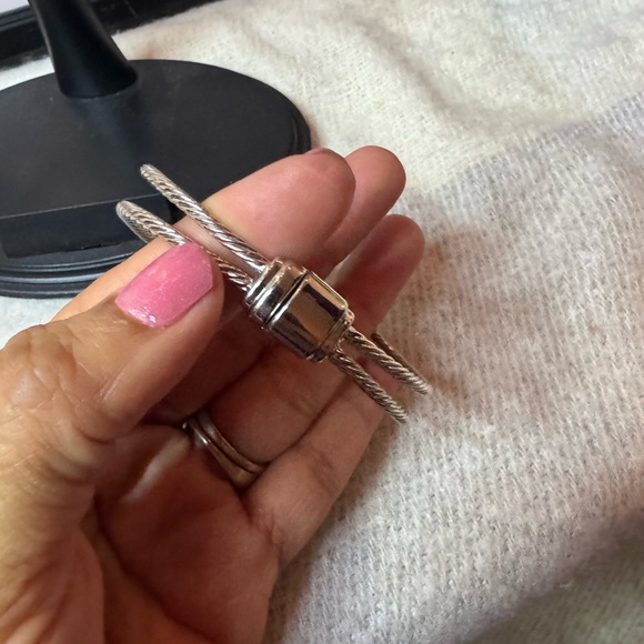 Elegant Gold and Silver Bracelet - Picture 4 of 5